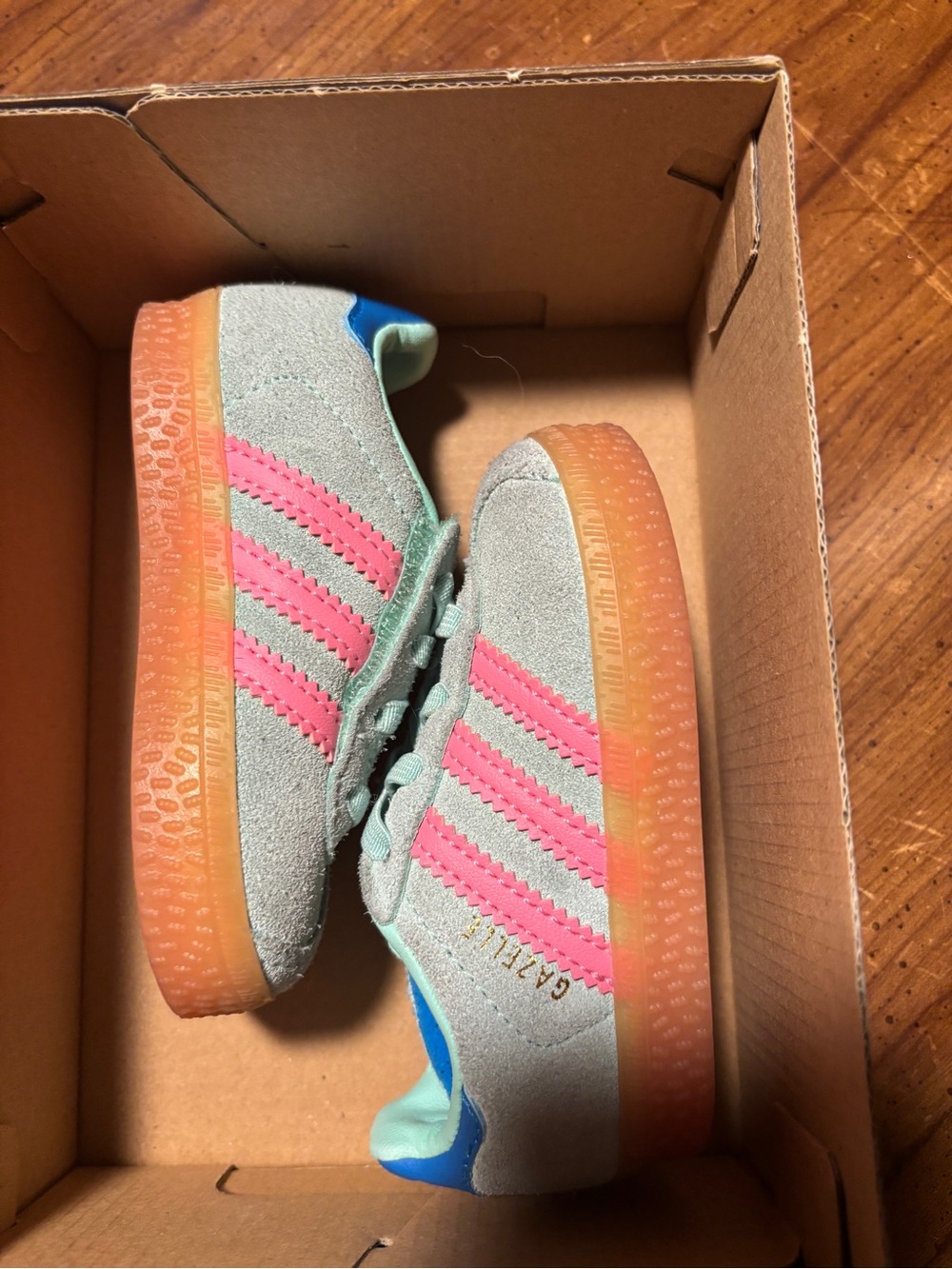 Adidas  Kids Suede Sneakers 5 toddler